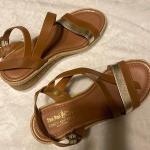 Coach and four made in Italy women size 7m BANNIO LUGGAGE / GOLD SANDALS SHOES
